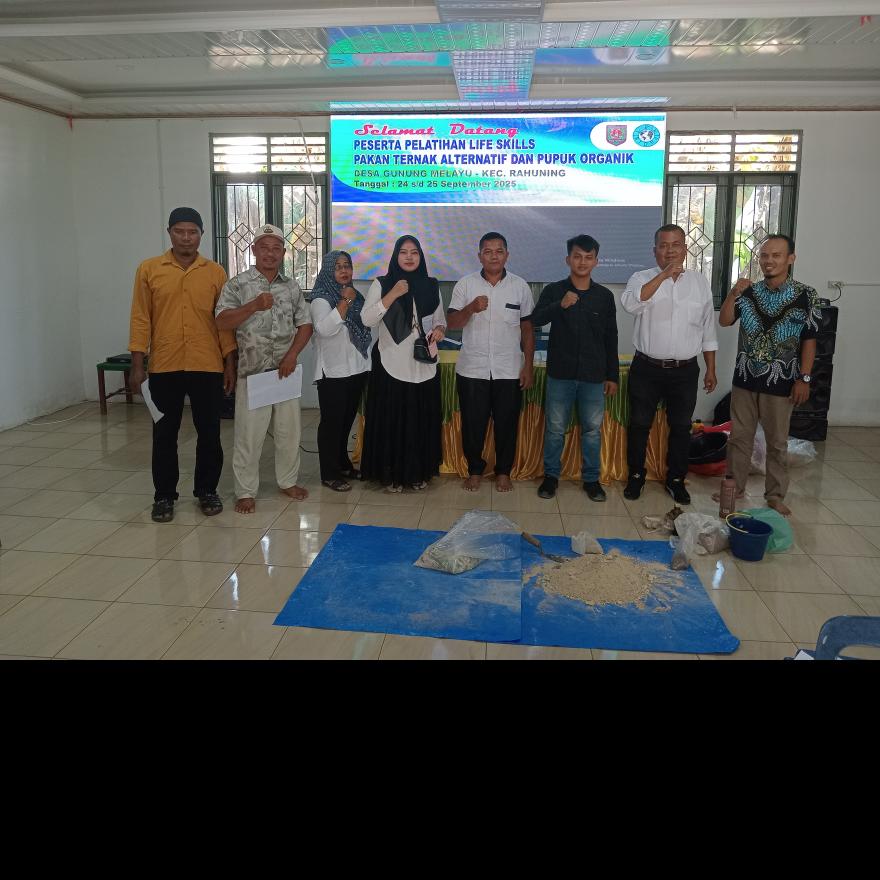 Pelatihan Life Skills Pakan Ternak Alternatif dan Pupuk Organik di Desa Gunung Melayu